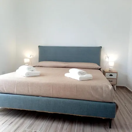 Flamingo Guest House- Rooms-2